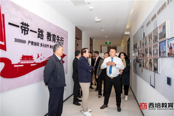 热烈欢迎中科院原院长白春礼一行参观中乌国际文化交流中心指导工作！